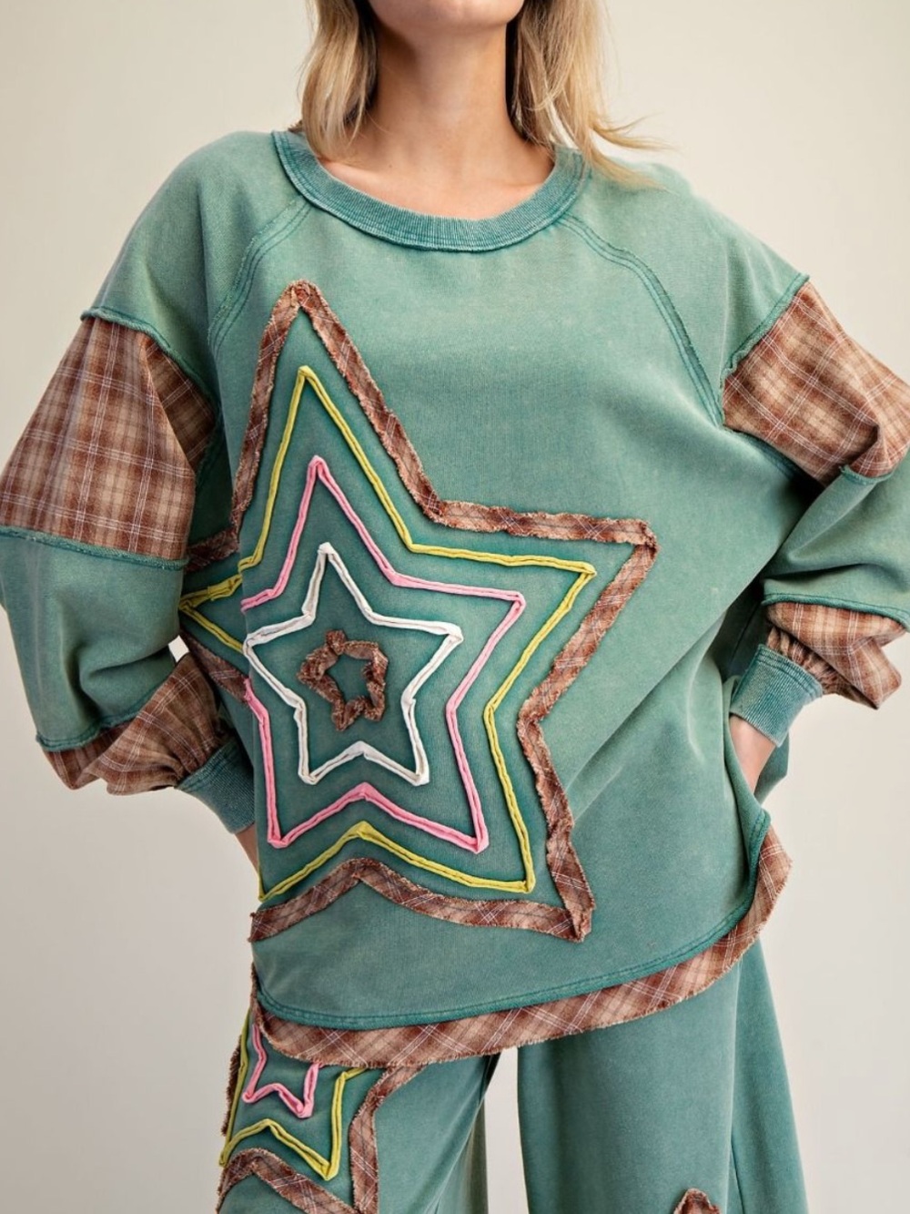 Easel Star Top - Picture 2 of 6